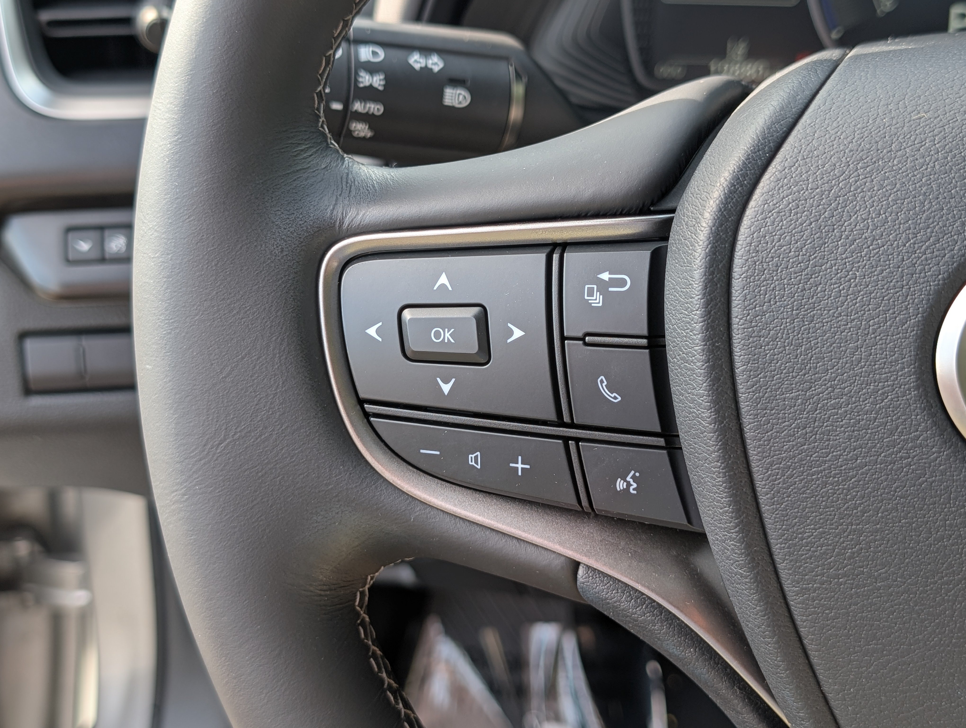 Used 2021 Lexus UX 250h w/ Premium Package AWD/4WD image 20