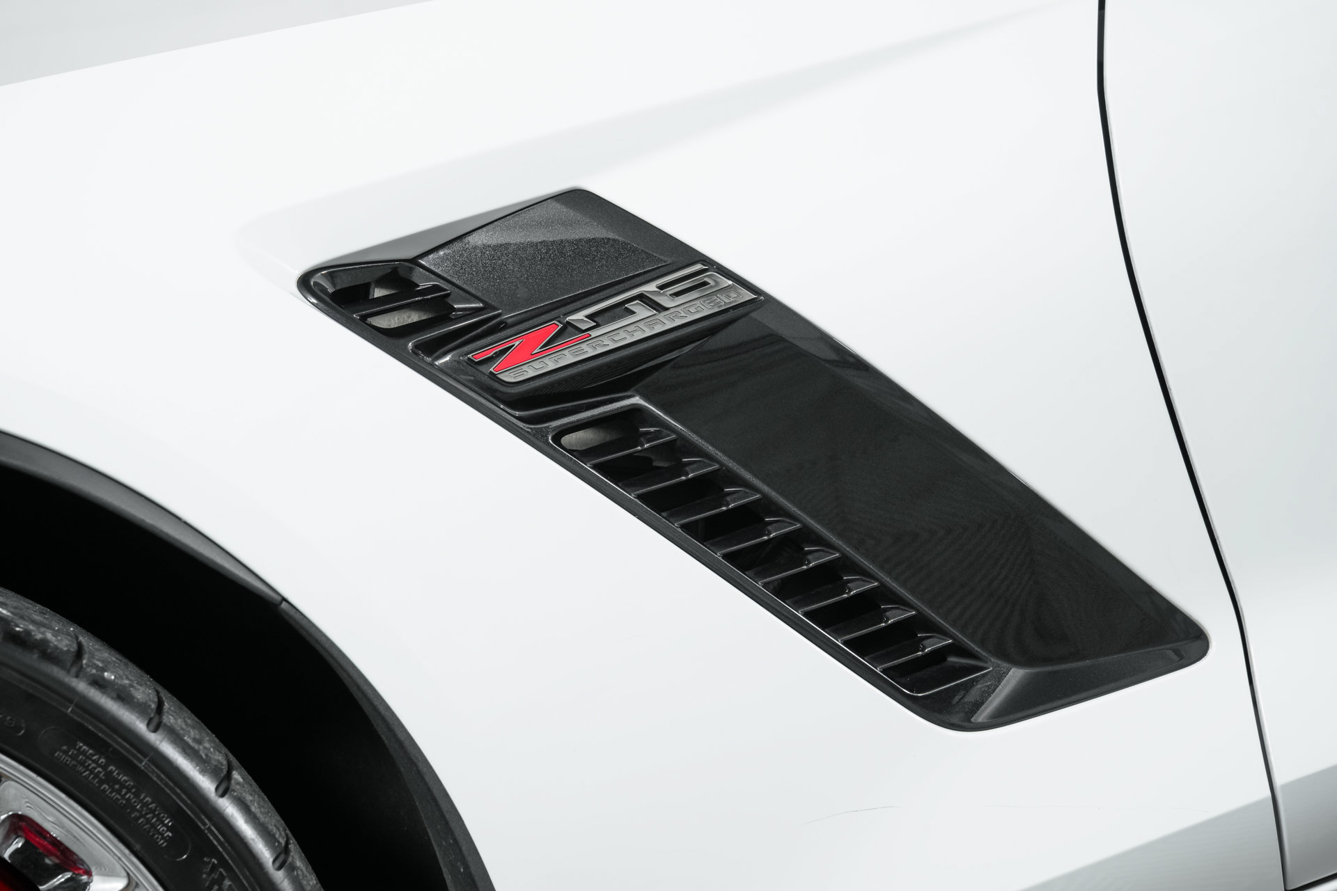 Used 2015 Chevrolet Corvette Z06 w/ 3LZ Preferred Equipment Group RWD image 56