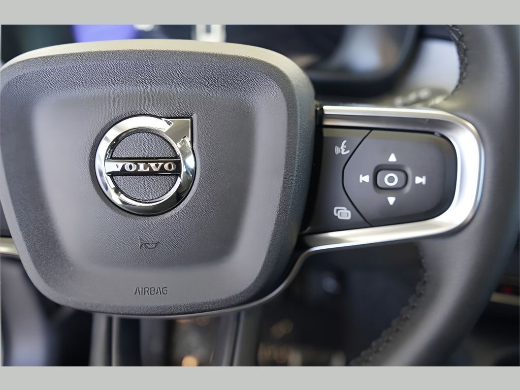 New 2025 Volvo XC40 B5 Core w/ Protection Package Premier AWD/4WD image 13