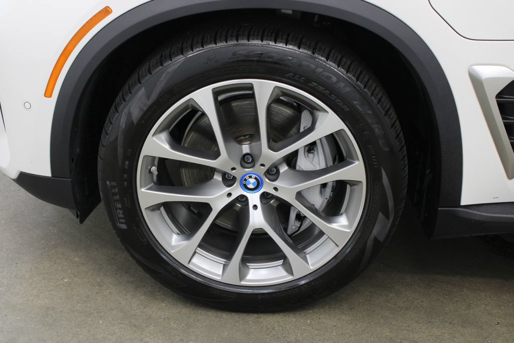 Used 2025 BMW X5 xDrive50e AWD/4WD image 31