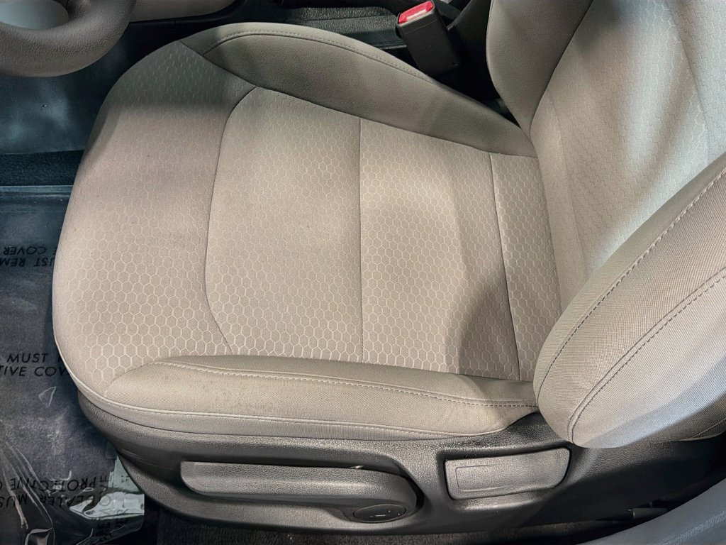 Used 2020 Hyundai Elantra SE FWD image 19