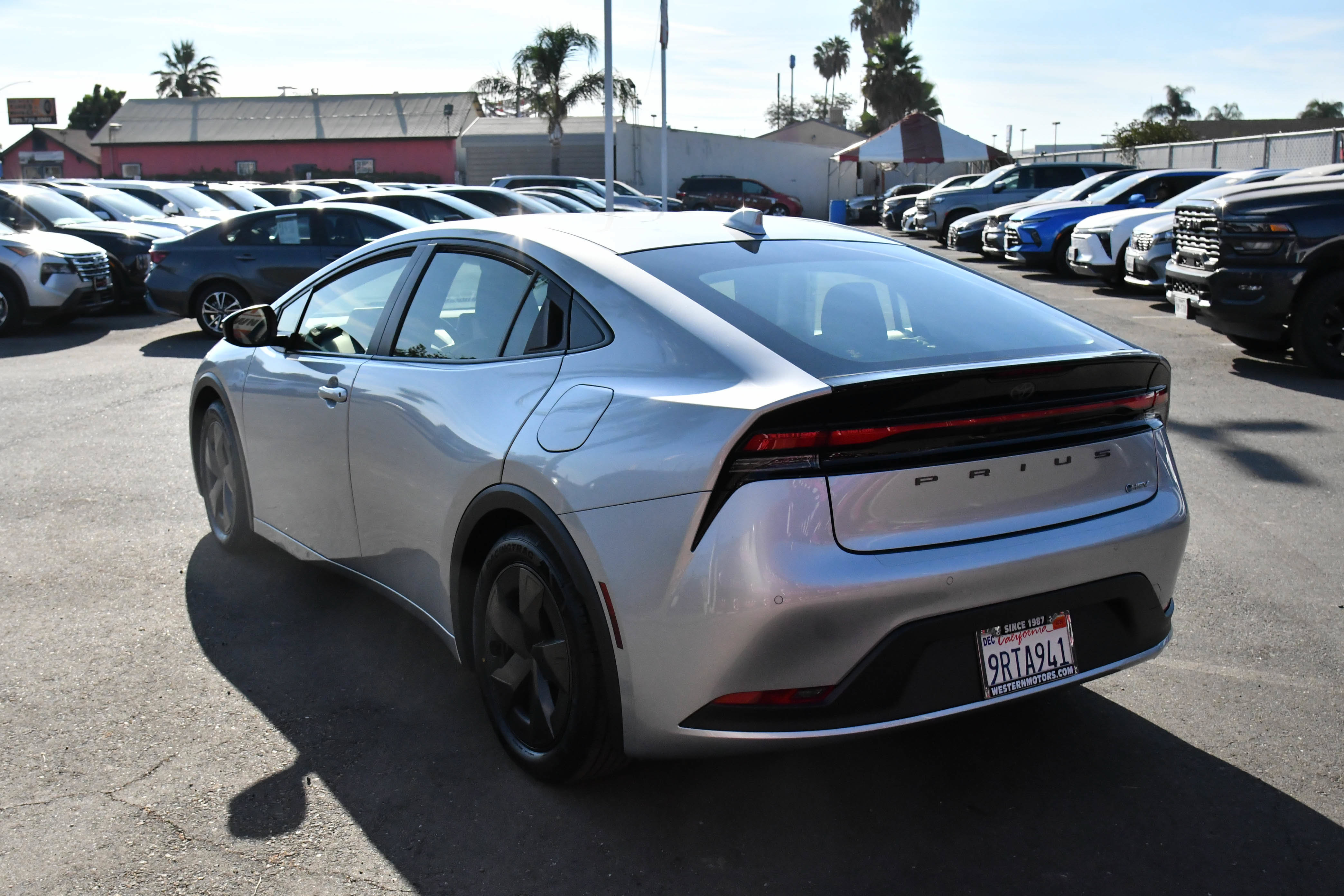 Used 2024 Toyota Prius LE FWD image 6