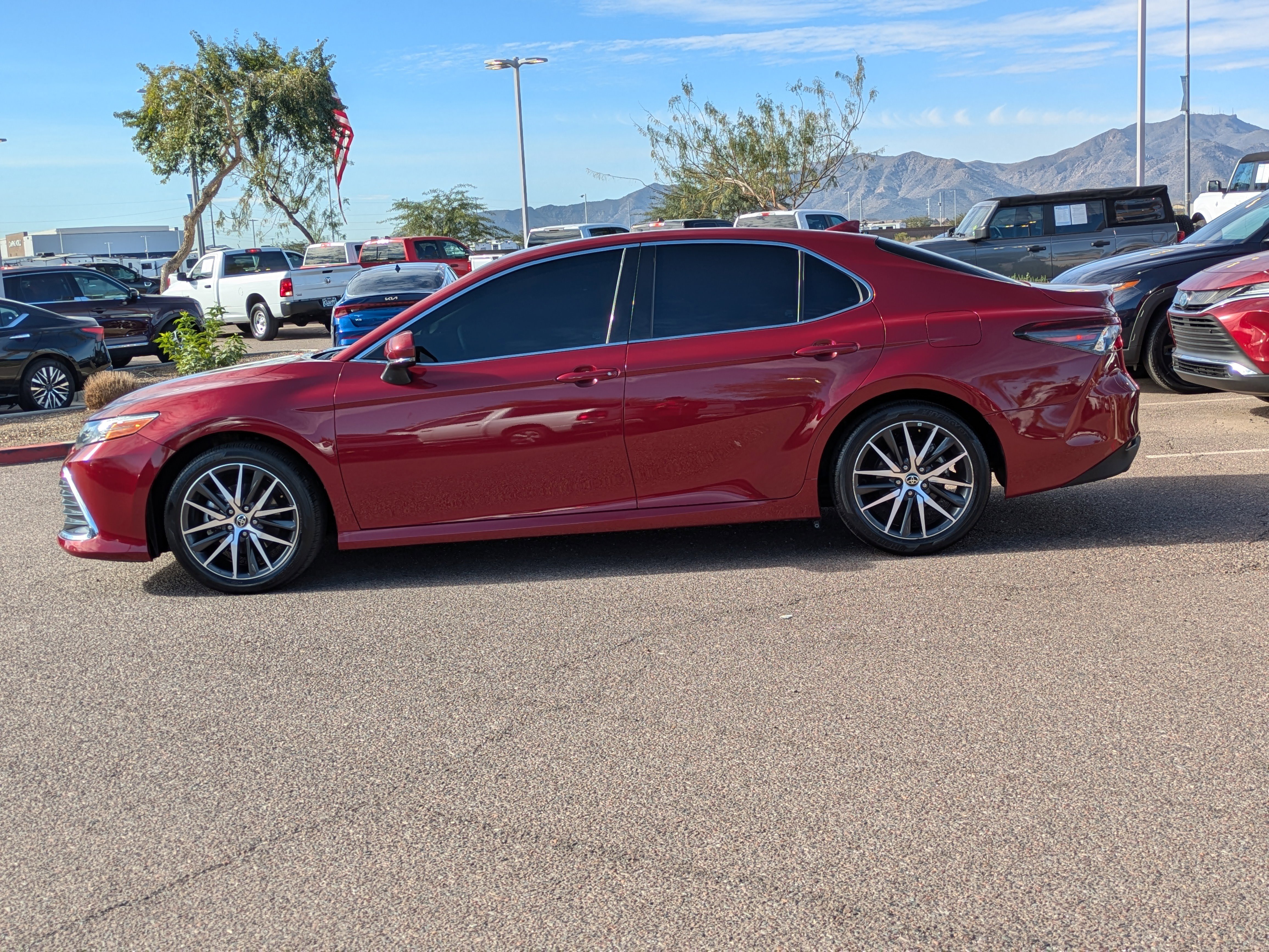 Used 2022 Toyota Camry XLE image 6