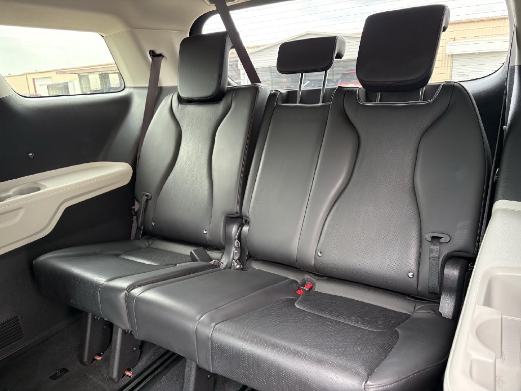 Used 2024 Kia Carnival LX FWD image 24