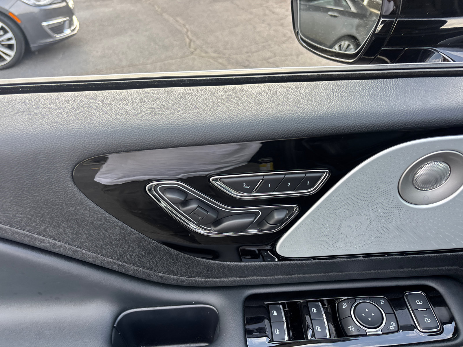 New 2026 Lincoln Aviator Reserve AWD/4WD image 12