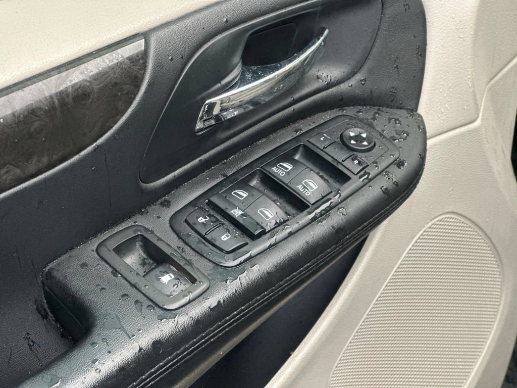 Used 2015 Dodge Grand Caravan SXT FWD image 18