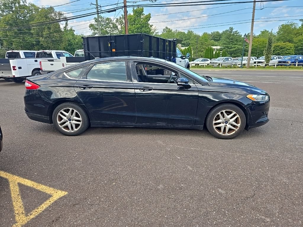 Used 2016 Ford Fusion SE w/ SE Cold Weather Package FWD image 8