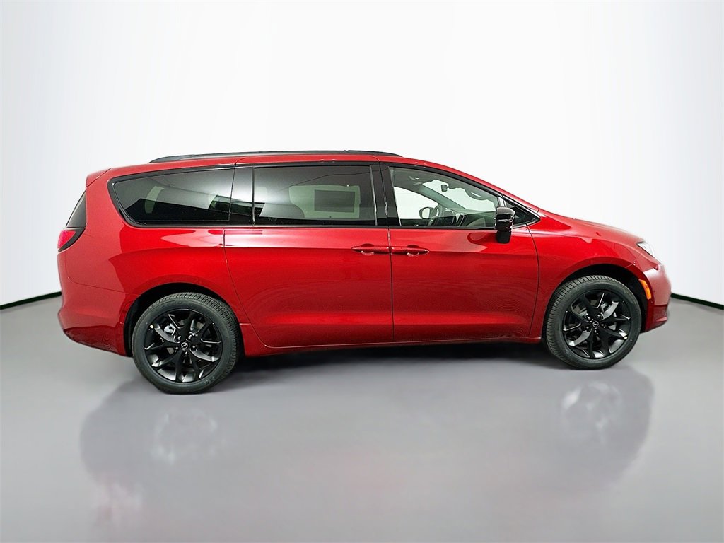 New 2026 Chrysler Pacifica Limited w/ S Appearance Package image 24