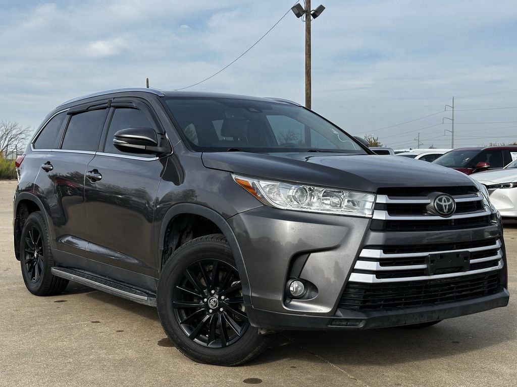 Used 2019 Toyota Highlander XLE image 2