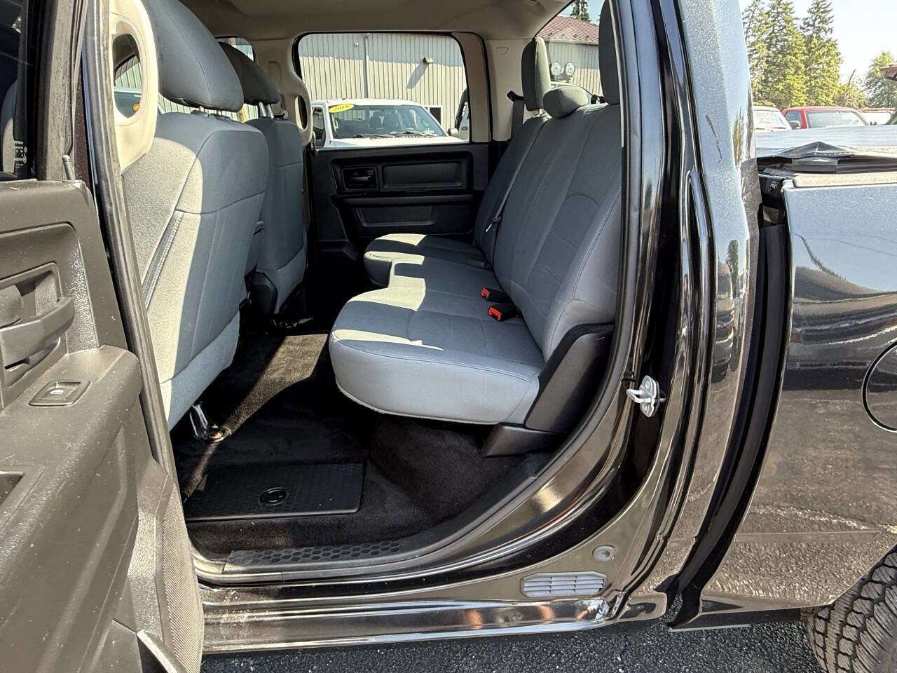 Used 2015 RAM 1500 Express image 20