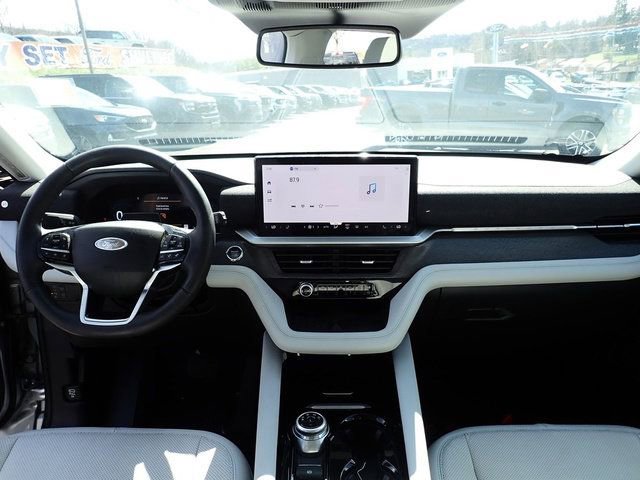 Certified 2025 Ford Explorer Platinum w/ LUX Leather Package image 21