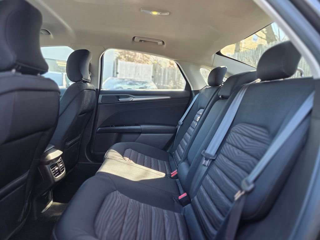 Used 2016 Ford Fusion SE image 21