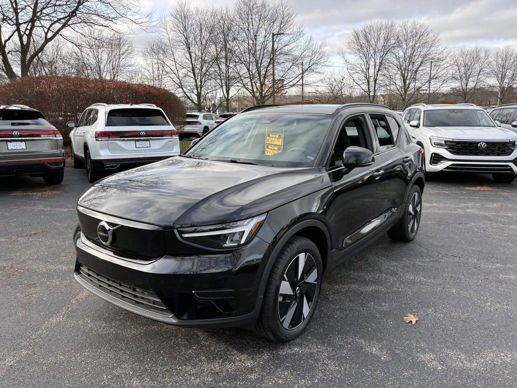 Used 2024 Volvo XC40 Recharge Core w/ Protection Package Premier image 3