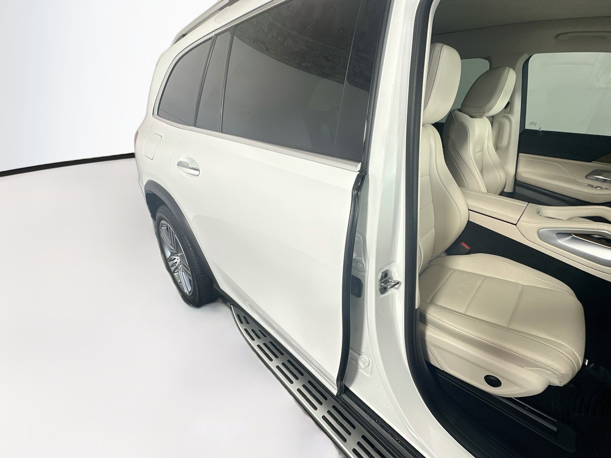 Used 2022 Mercedes-Benz GLS 450 4MATIC image 28