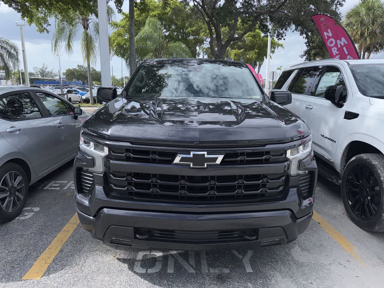 Used 2023 Chevrolet Silverado 1500 RST RWD image 3
