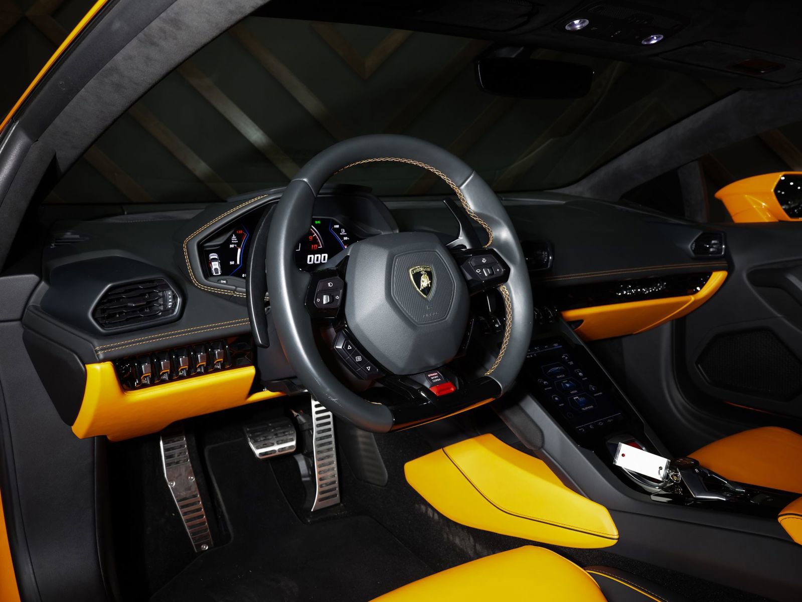 Used 2020 Lamborghini Huracan EVO image 41