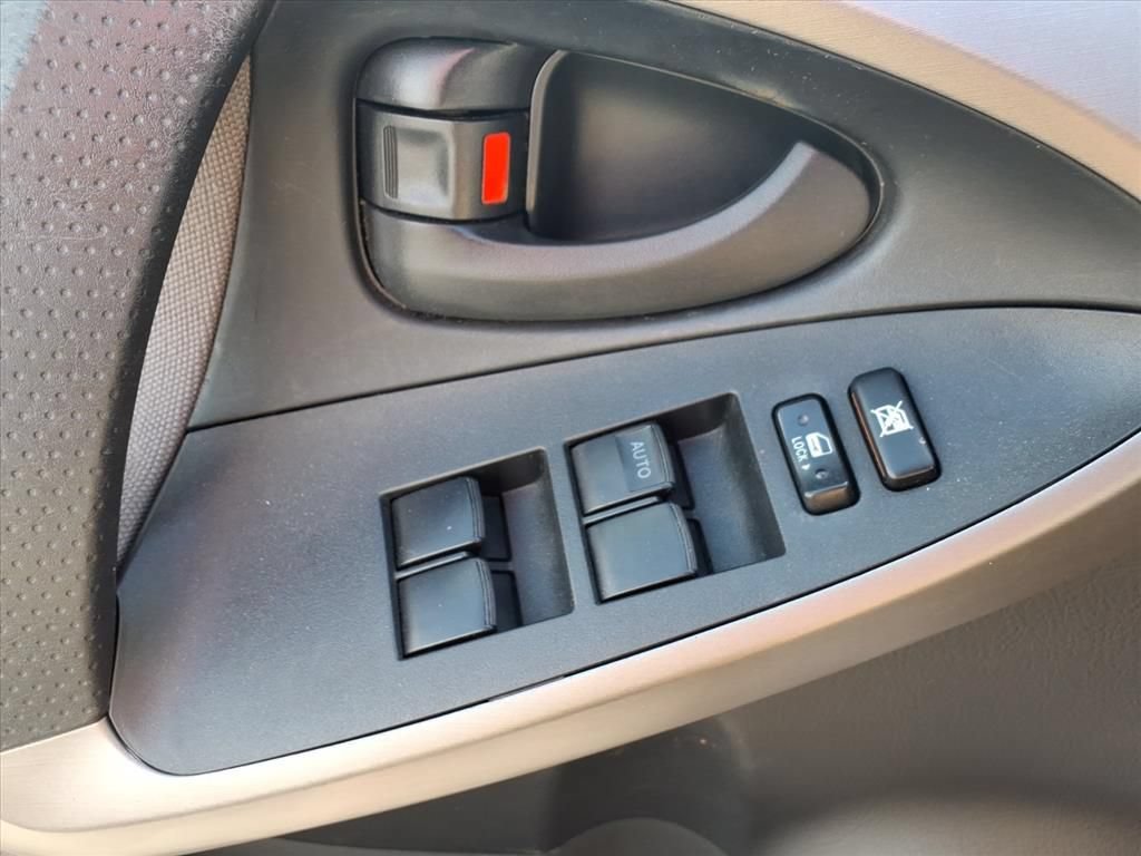 Used 2006 Toyota RAV4 4WD image 18