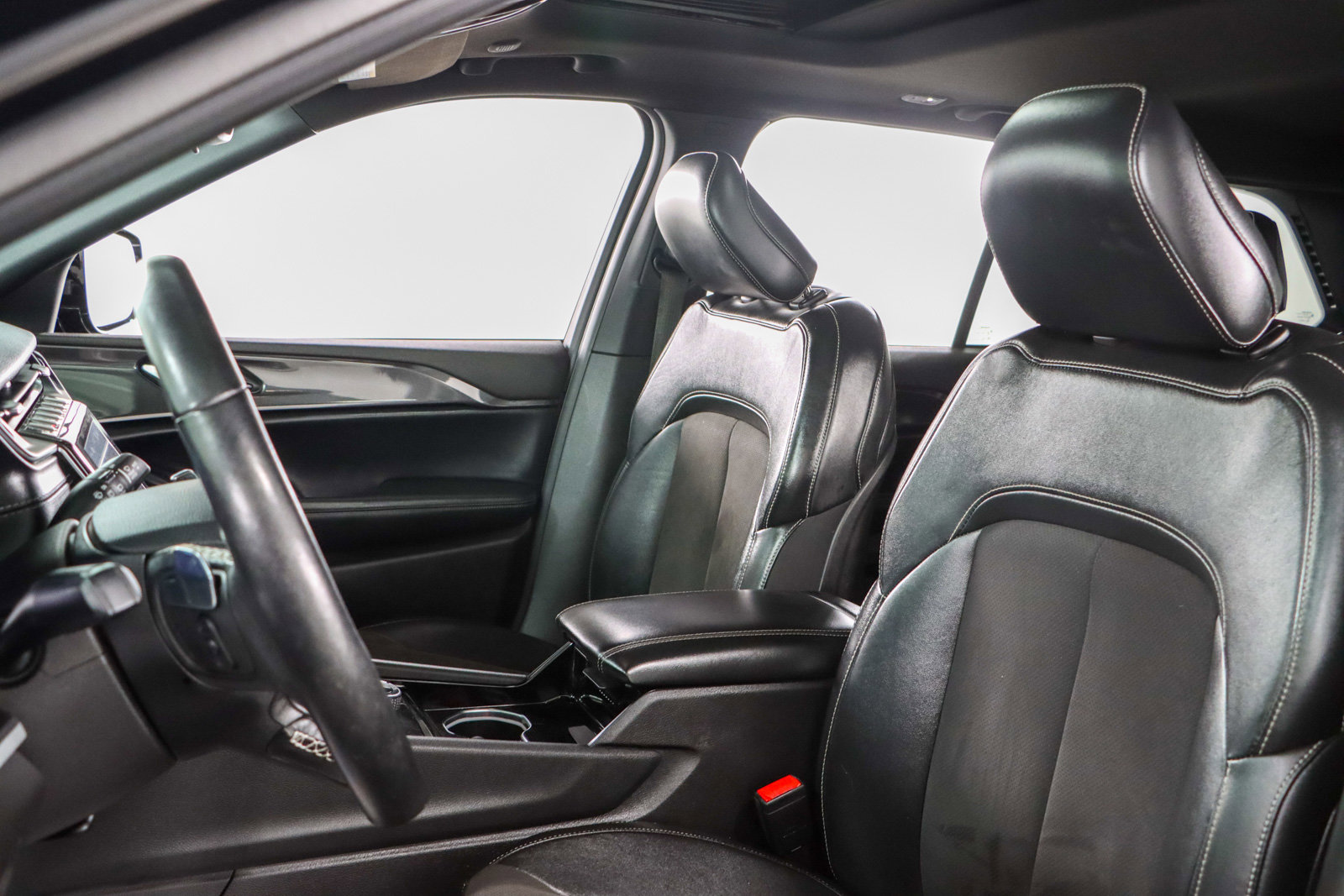 Used 2022 Jeep Grand Cherokee Altitude image 24