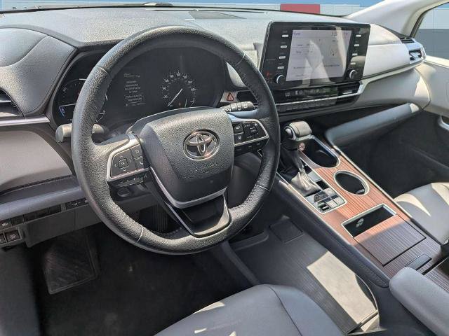 Used 2023 Toyota Sienna XLE FWD image 13