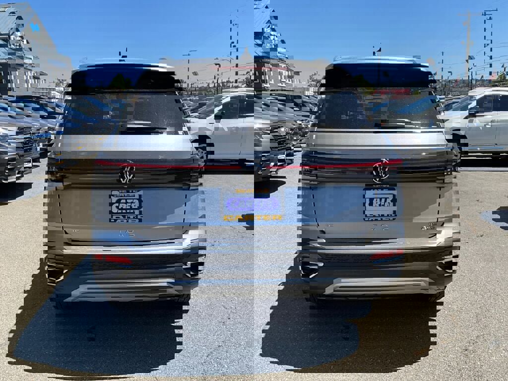 New 2025 Volkswagen Taos SE image 6