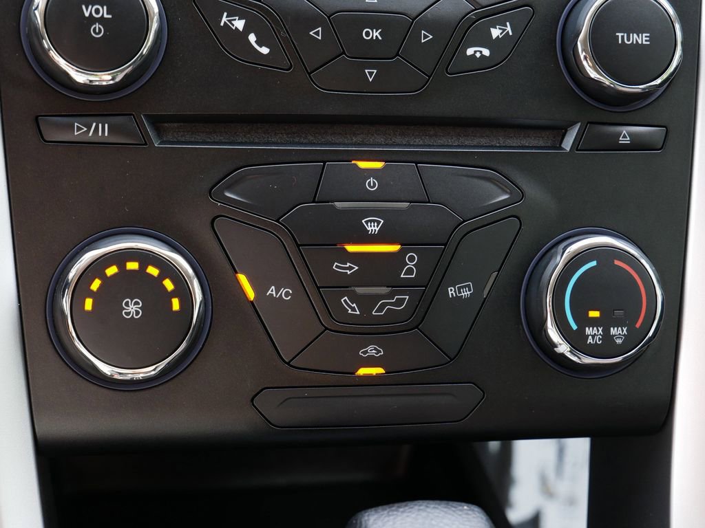 Used 2014 Ford Fusion SE w/ Equipment Group 201A FWD image 23