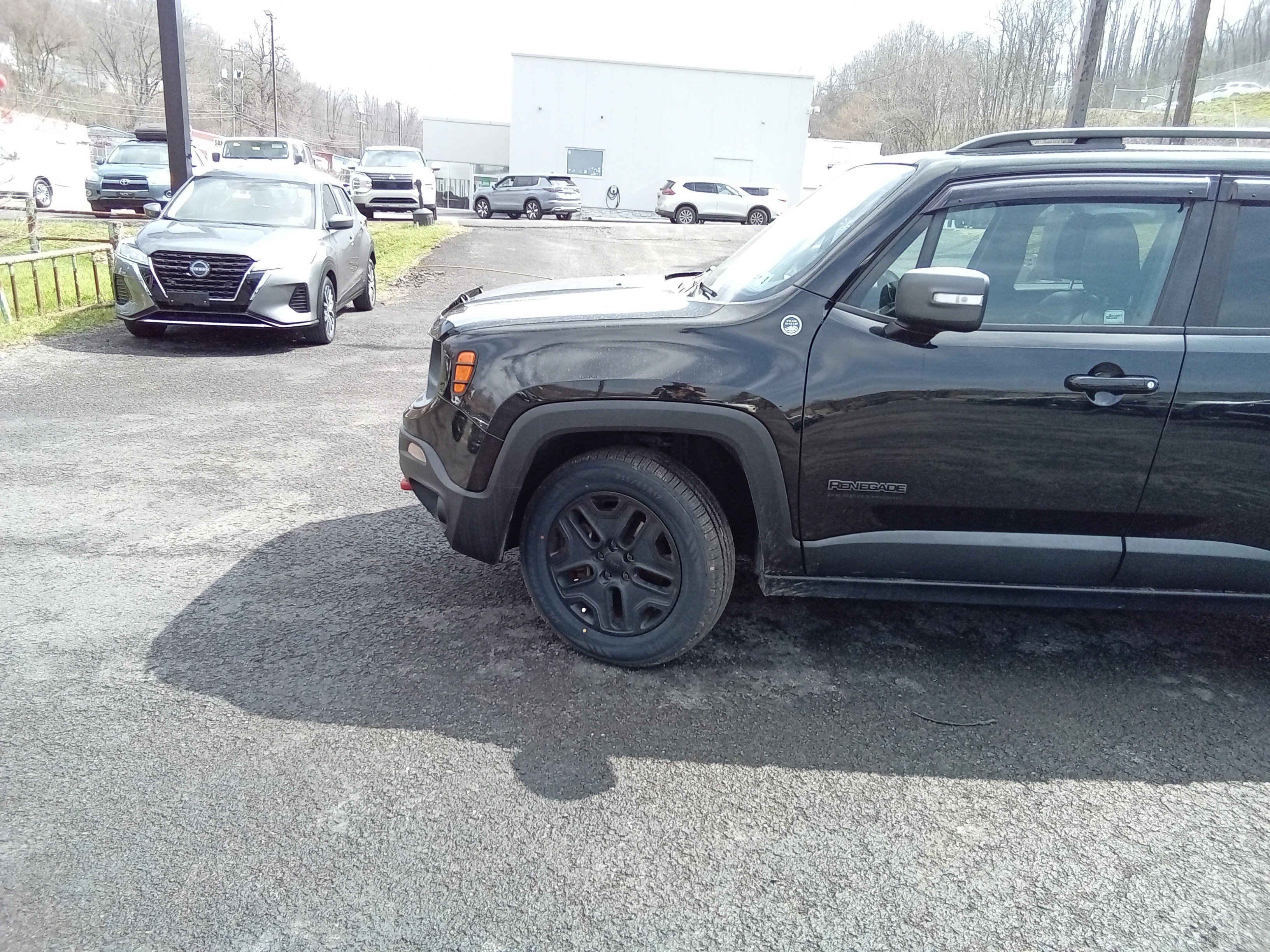 Used 2017 Jeep Renegade Trailhawk image 8