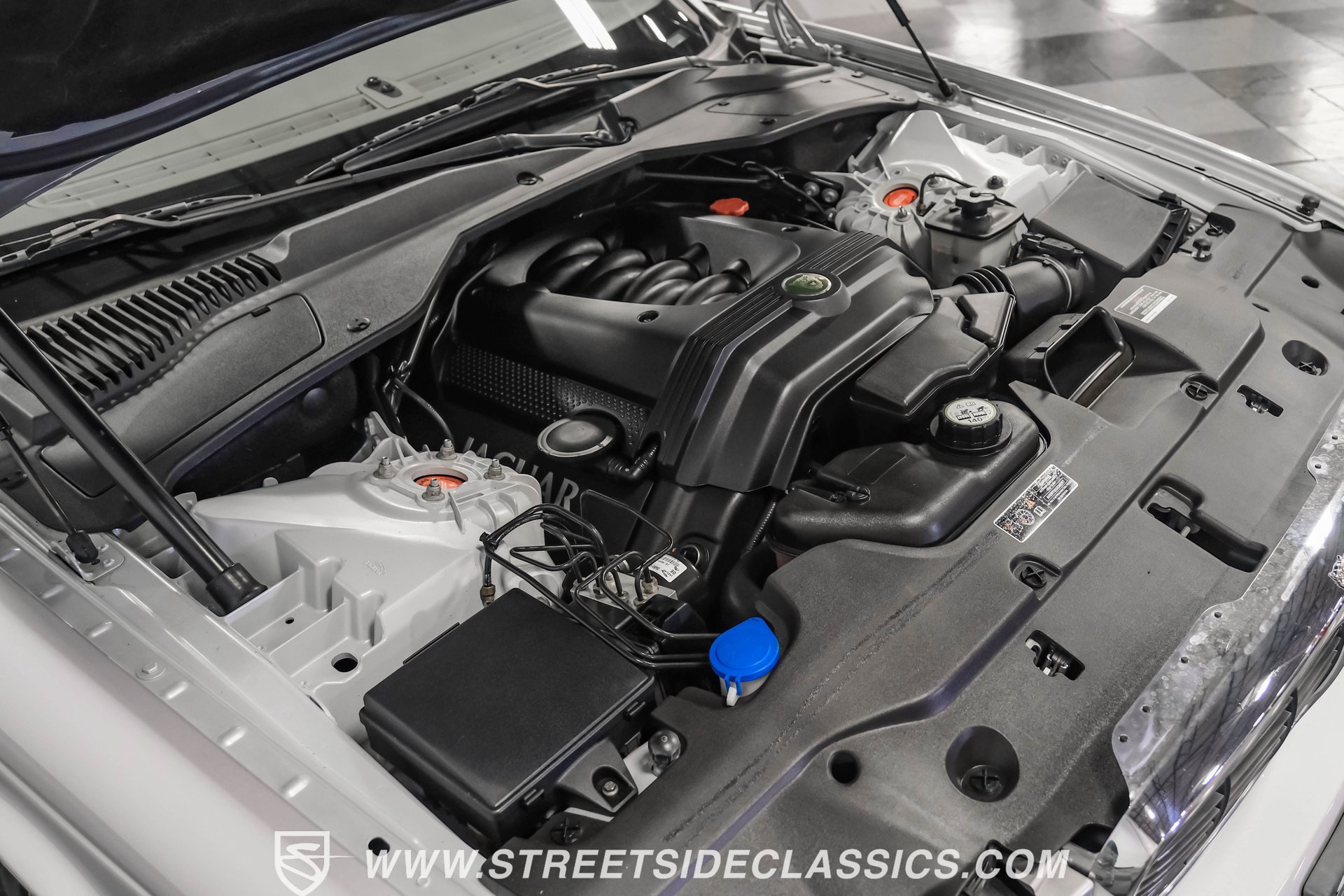 Used 2004 Jaguar XJ8 image 39