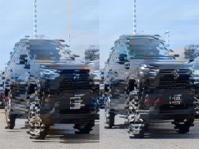 Used 2024 Toyota RAV4 XLE image 2