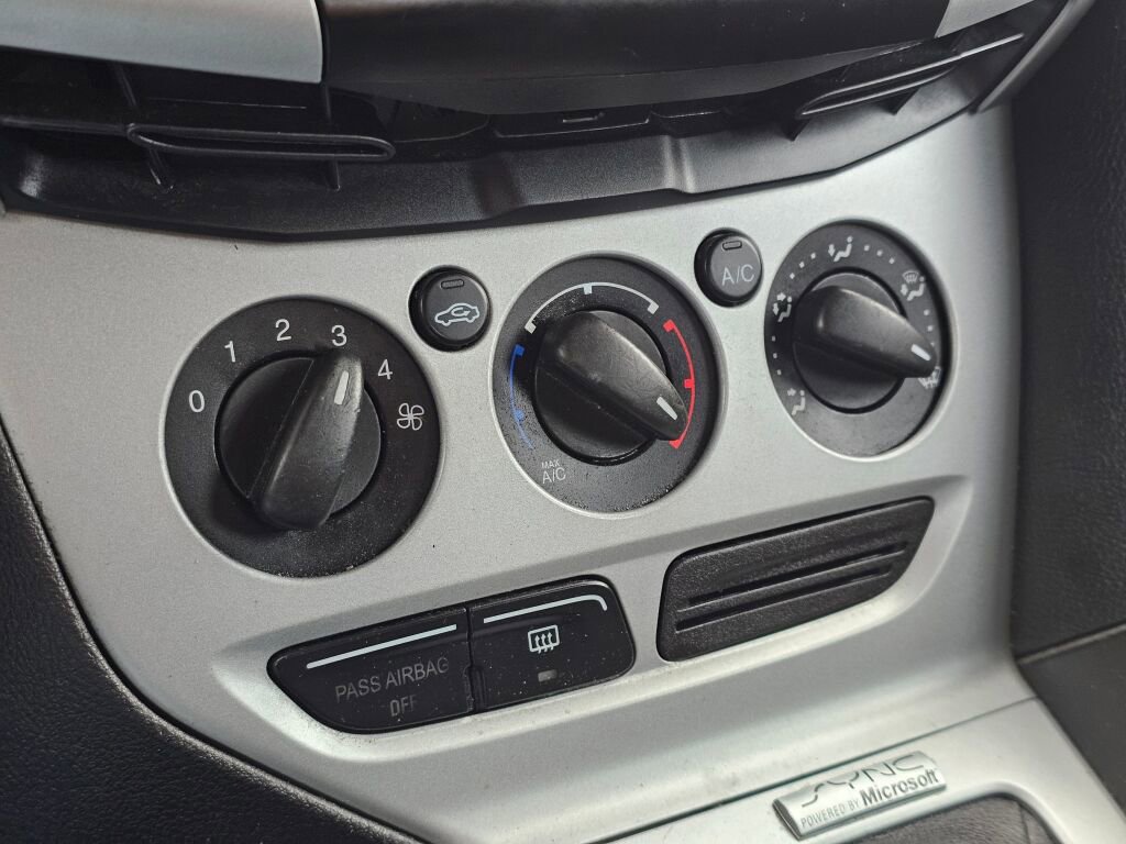 Used 2014 Ford Focus SE w/ SE Winter Package image 22