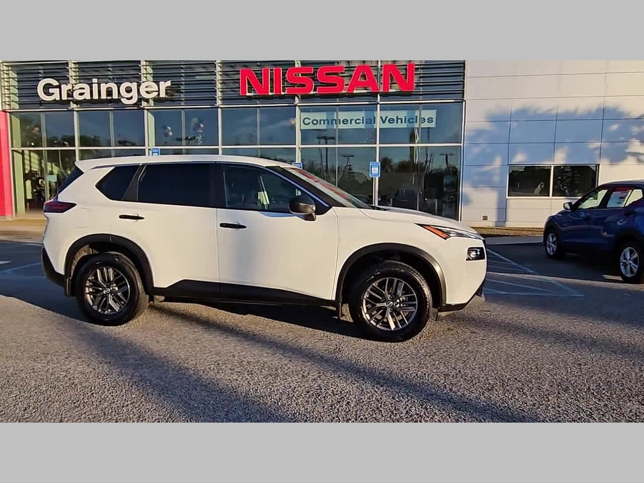 Used 2023 Nissan Rogue S image 36