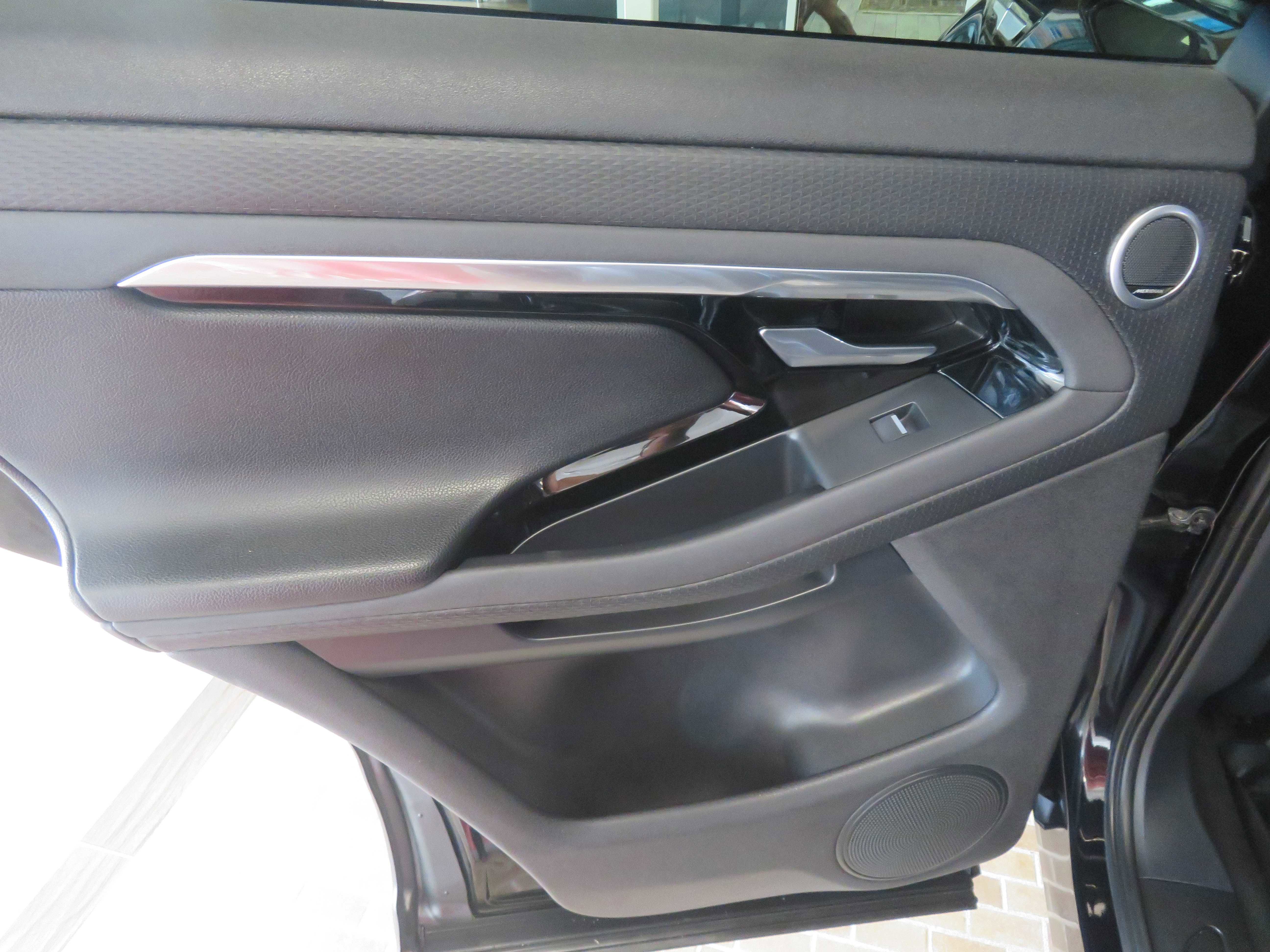 Used 2020 Land Rover Range Rover Evoque S image 18