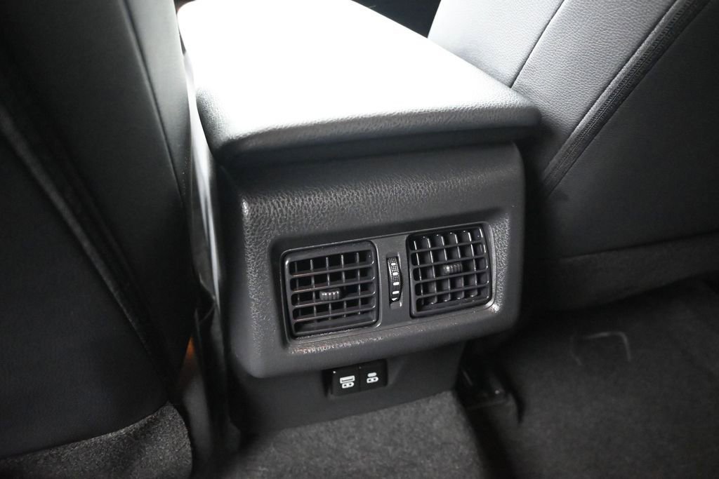 Used 2025 Toyota Camry SE w/ Convenience Package FWD image 20