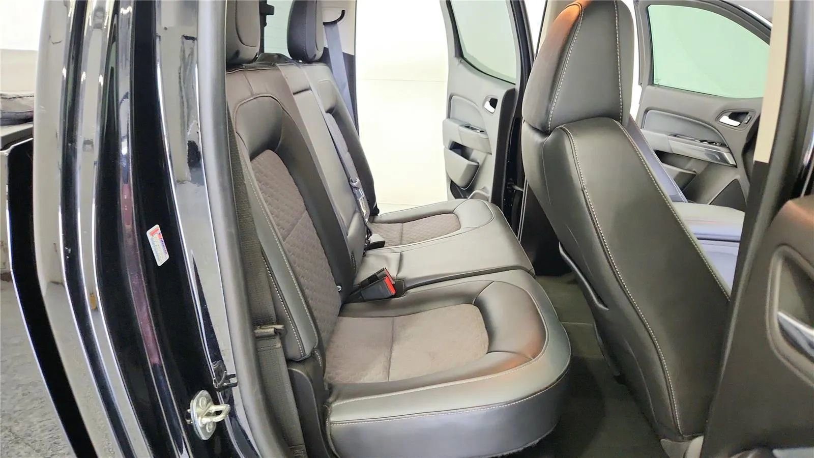 Used 2017 Chevrolet Colorado Z71 image 36