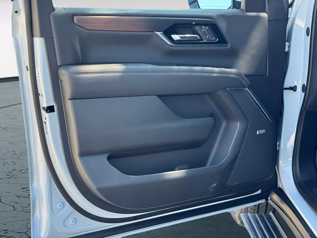 New 2026 GMC Yukon Denali w/ Sun & Power Step Package AWD/4WD image 12