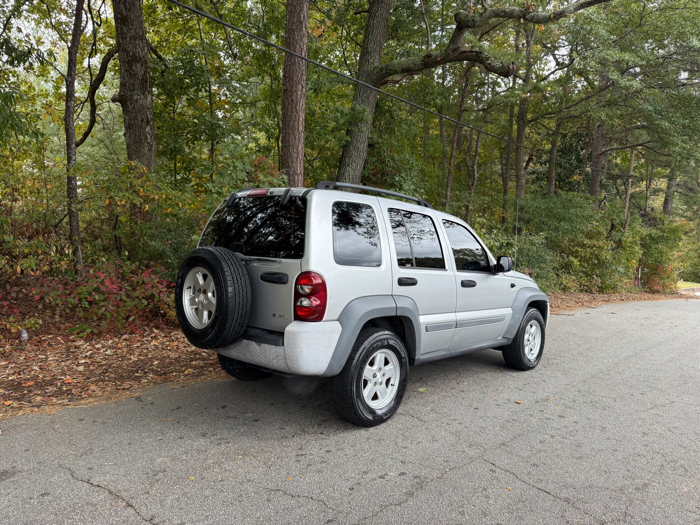 Used 2005 Jeep Liberty Sport image 8