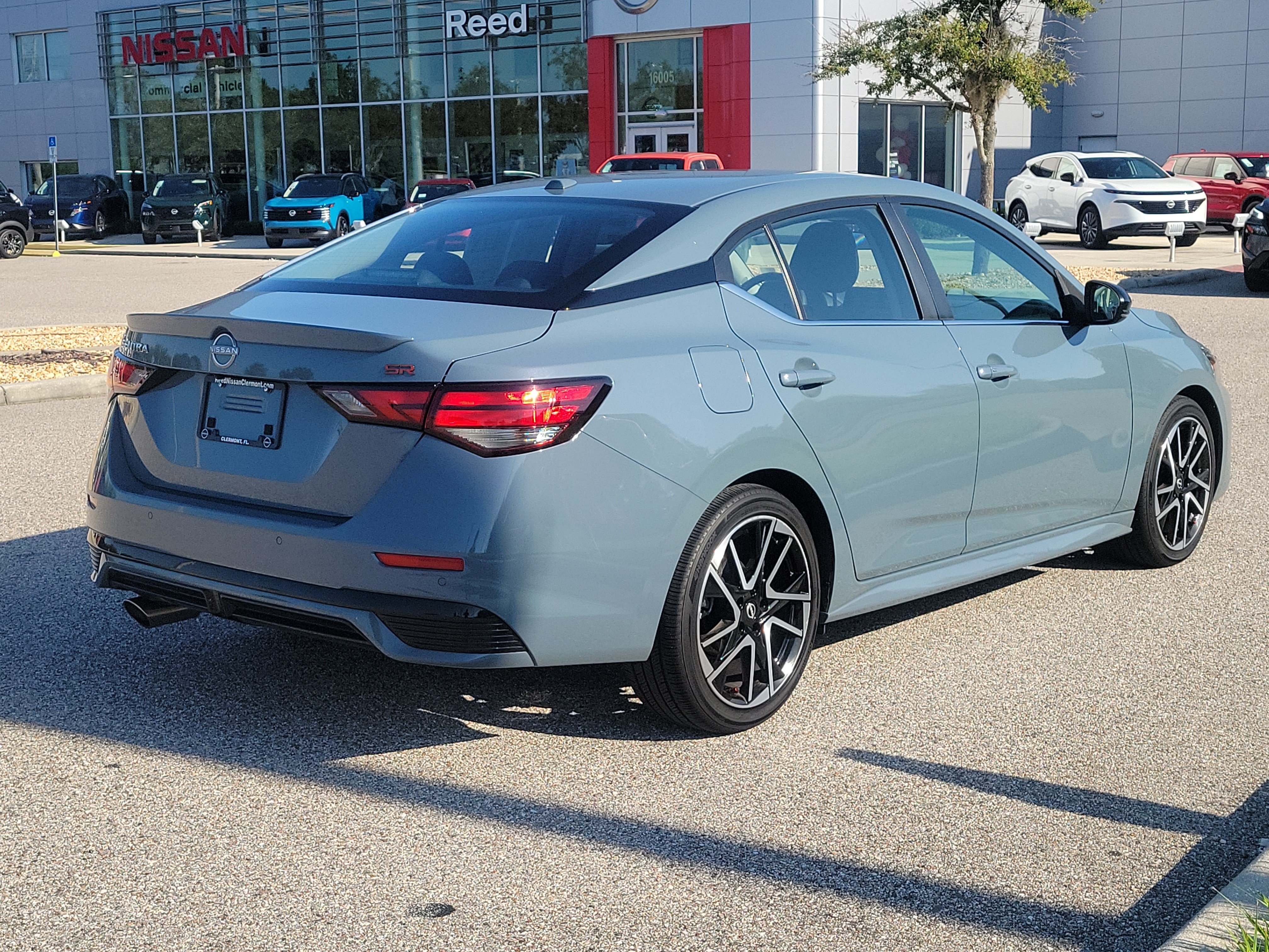 Certified 2025 Nissan Sentra SR FWD image 5