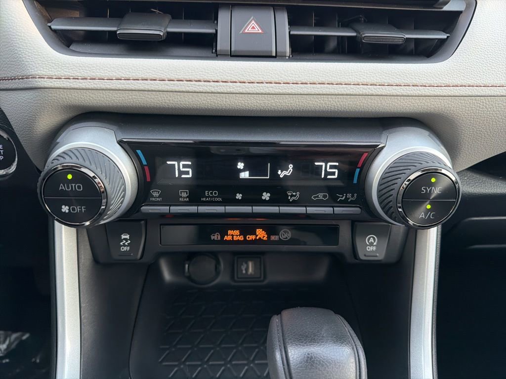 Used 2025 Toyota RAV4 XLE image 31