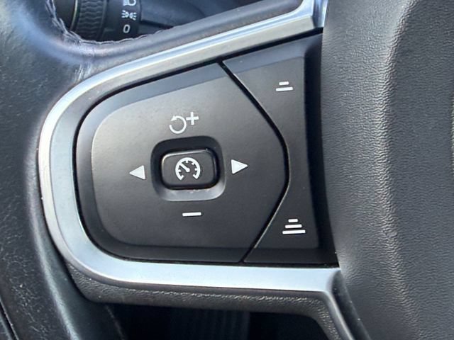 Used 2019 Volvo XC60 T6 Momentum w/ Premium Package AWD/4WD image 10