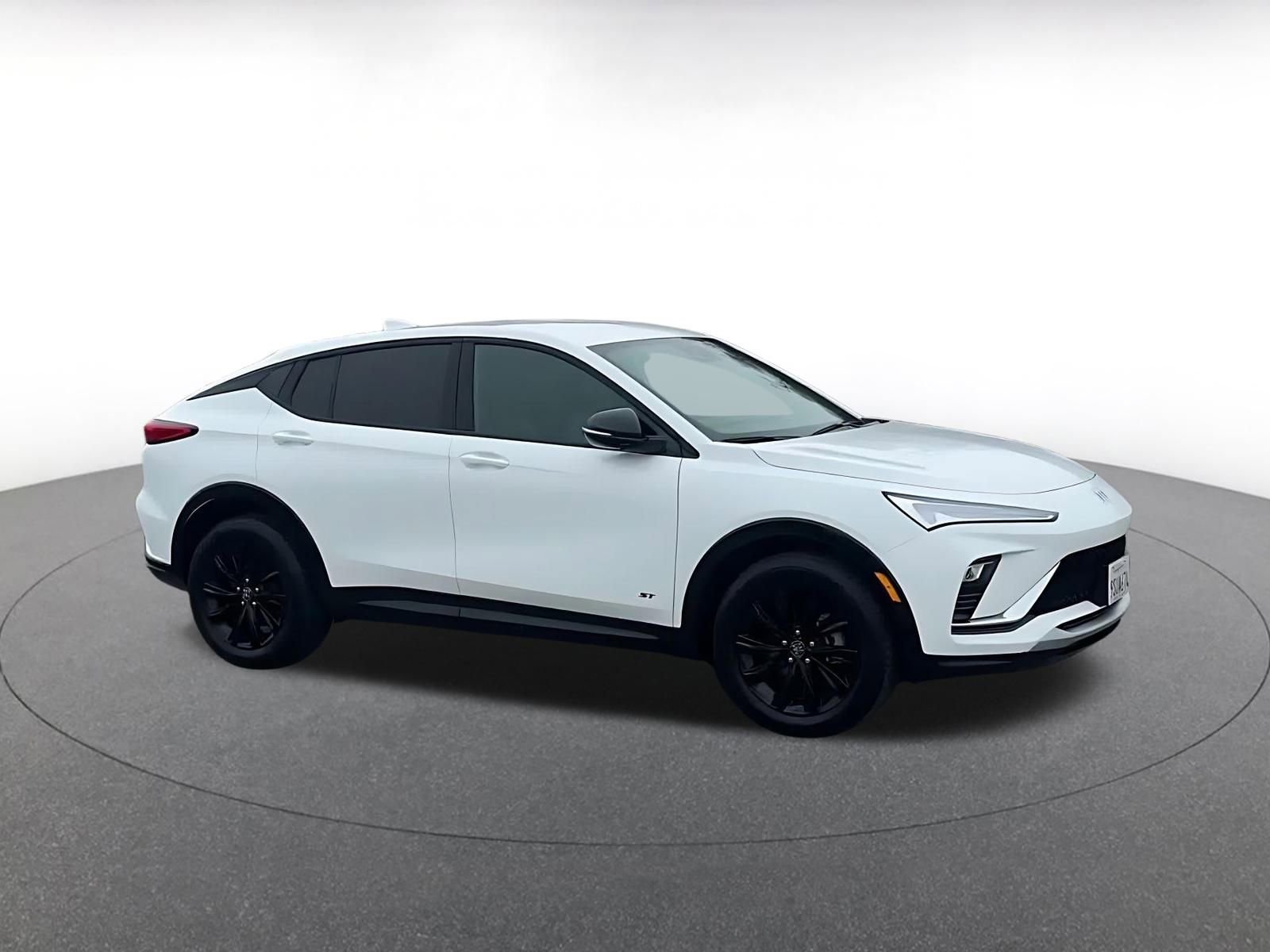 Used 2025 Buick Envista Sport Touring image 2