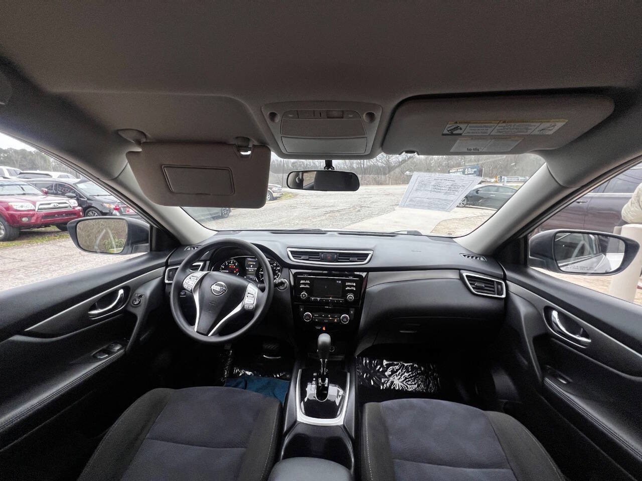 Used 2015 Nissan Rogue SV image 12