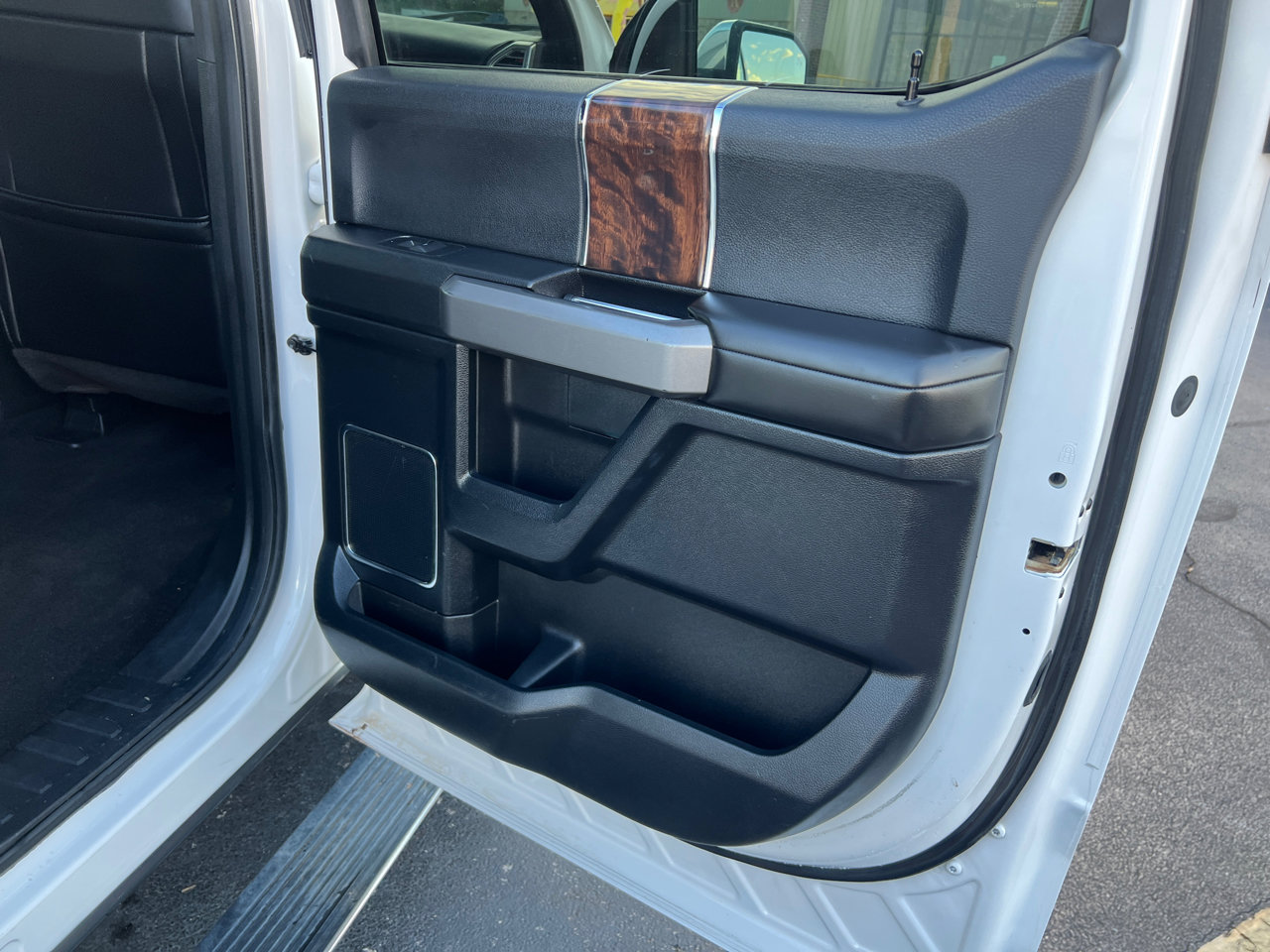 Used 2016 Ford F150 Platinum w/ Equipment Group 701A Luxury image 18