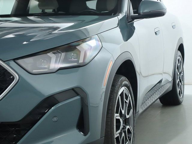 Certified 2025 BMW X2 xDrive28i w/ Premium Package image 5