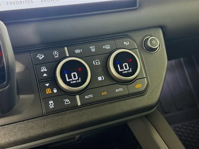 Used 2025 Land Rover Defender 110 S image 18