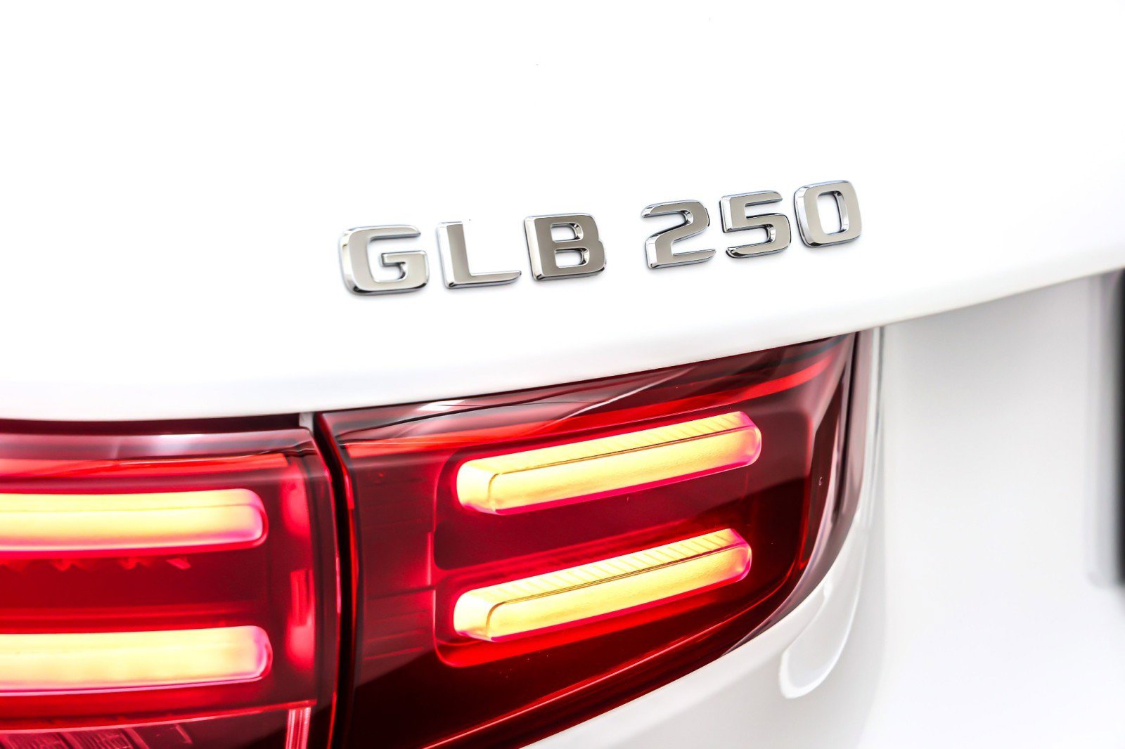 New 2026 Mercedes-Benz GLB 250 image 9
