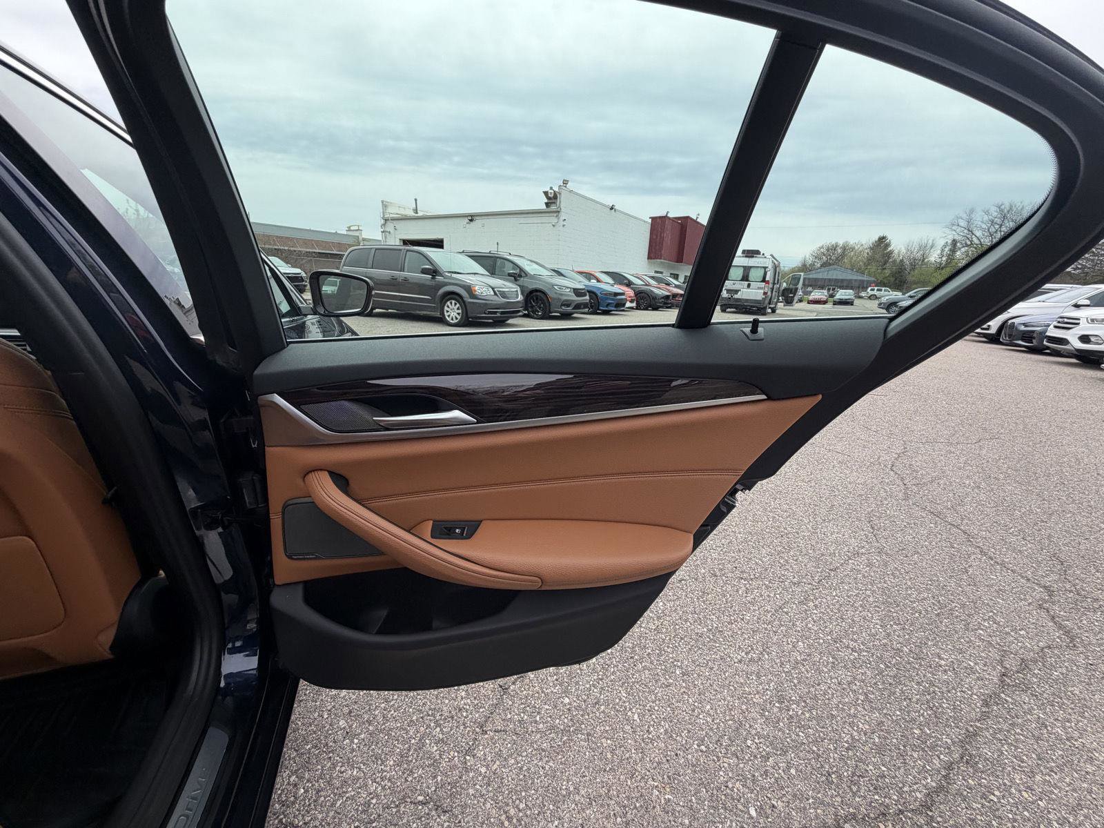 Used 2018 BMW 530e xDrive AWD/4WD image 30