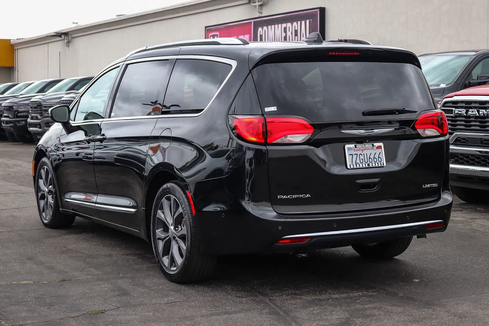 Used 2017 Chrysler Pacifica Limited FWD image 6