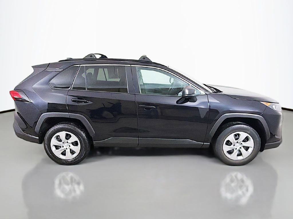 Used 2021 Toyota RAV4 LE image 12