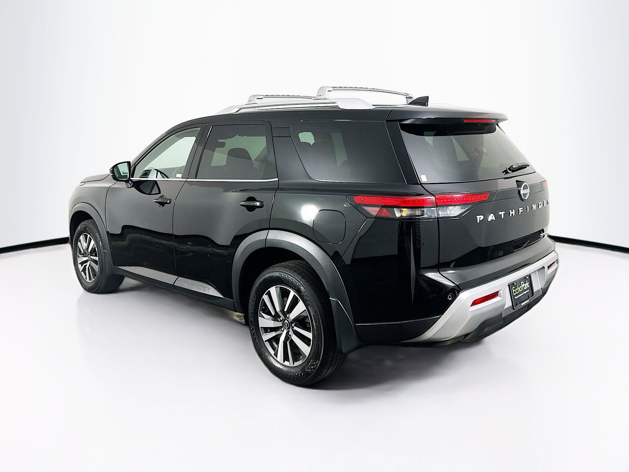 Used 2025 Nissan Pathfinder SL image 5