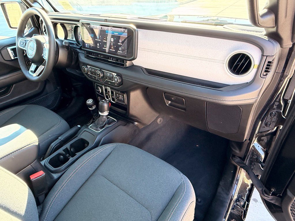 Used 2025 Jeep Wrangler Unlimited Sahara AWD/4WD image 16