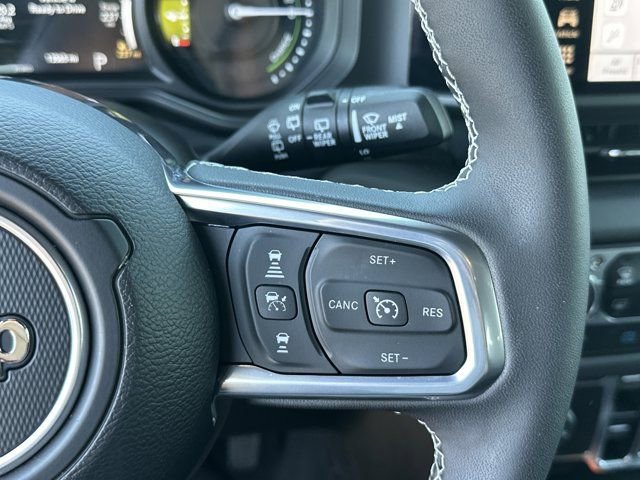 Used 2025 Jeep Wrangler Unlimited Sahara w/ Safety Group AWD/4WD image 29